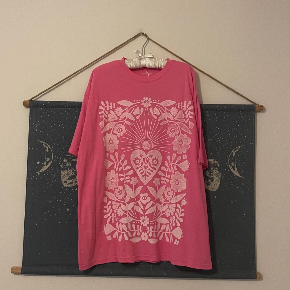 🌙NATURAL LIFE Chandler Cotton Tee - Fuchsia Folk Flower🌙 - Picture 4 of 6